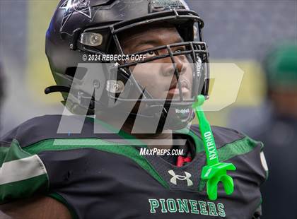 Thumbnail 3 in Fort Bend Marshall vs. Iowa Colony (UIL 5A-DII Football Semi-Regional) photogallery.