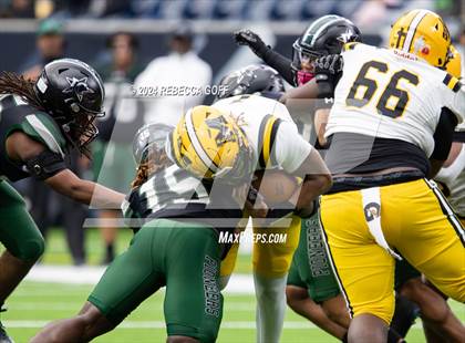 Thumbnail 3 in Fort Bend Marshall vs. Iowa Colony (UIL 5A-DII Football Semi-Regional) photogallery.