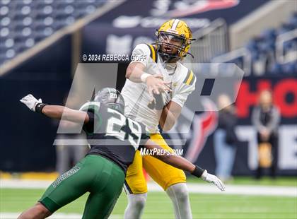 Thumbnail 1 in Fort Bend Marshall vs. Iowa Colony (UIL 5A-DII Football Semi-Regional) photogallery.