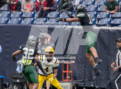 Thumbnail 3 in Fort Bend Marshall vs. Iowa Colony (UIL 5A-DII Football Semi-Regional) photogallery.