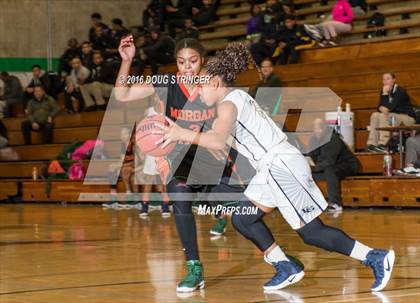 Thumbnail 3 in Morgan Park vs. Elk Grove (Oakland Legends Classic) photogallery.