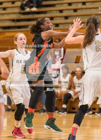 Thumbnail 1 in Morgan Park vs. Elk Grove (Oakland Legends Classic) photogallery.