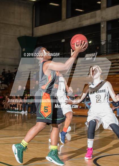 Thumbnail 1 in Morgan Park vs. Elk Grove (Oakland Legends Classic) photogallery.