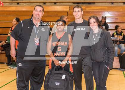 Thumbnail 1 in Morgan Park vs. Elk Grove (Oakland Legends Classic) photogallery.