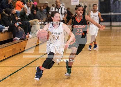 Thumbnail 2 in Morgan Park vs. Elk Grove (Oakland Legends Classic) photogallery.