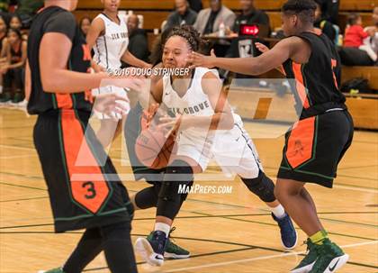 Thumbnail 2 in Morgan Park vs. Elk Grove (Oakland Legends Classic) photogallery.