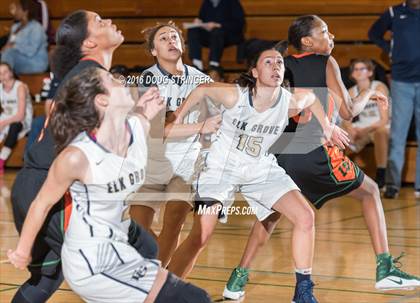 Thumbnail 2 in Morgan Park vs. Elk Grove (Oakland Legends Classic) photogallery.