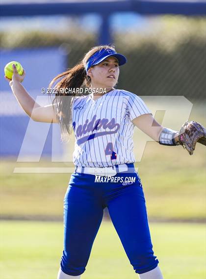 Thumbnail 3 in Caruthers vs. Boron (CIF CS Division V Championship) photogallery.