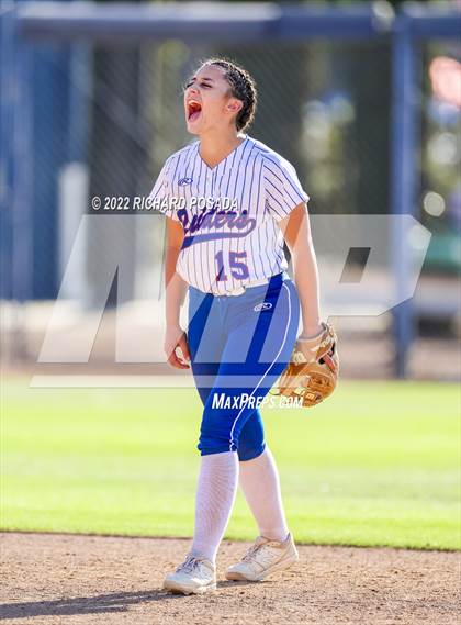 Thumbnail 1 in Caruthers vs. Boron (CIF CS Division V Championship) photogallery.