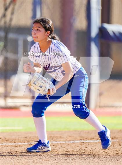 Thumbnail 3 in Caruthers vs. Boron (CIF CS Division V Championship) photogallery.