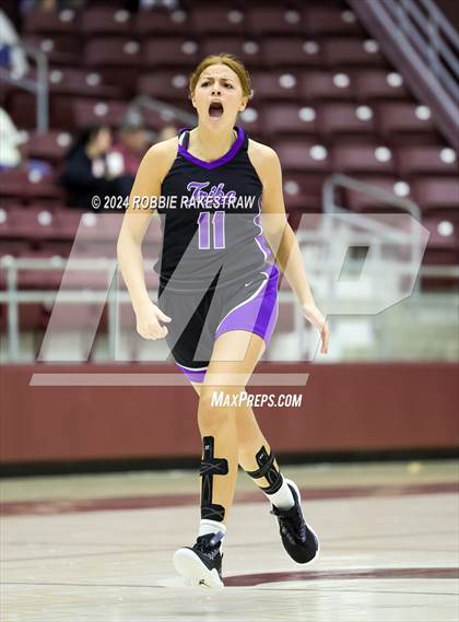Thumbnail 2 in Marlin vs. Douglass (UIL 2A Regional Semifinal Playoff) photogallery.