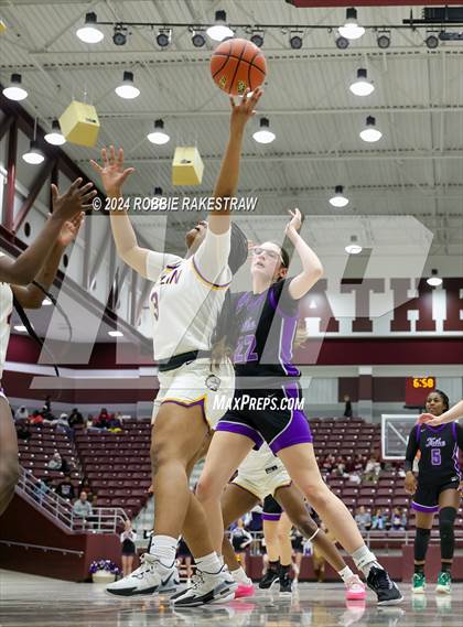Thumbnail 2 in Marlin vs. Douglass (UIL 2A Regional Semifinal Playoff) photogallery.