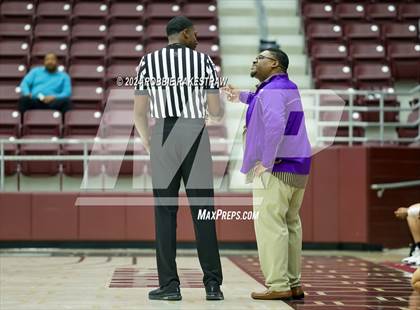 Thumbnail 3 in Marlin vs. Douglass (UIL 2A Regional Semifinal Playoff) photogallery.