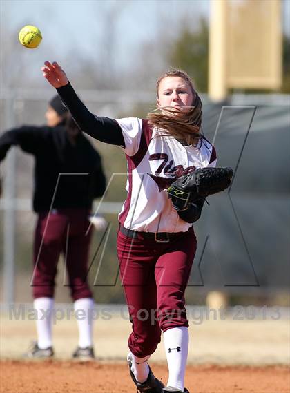 Thumbnail 2 in Horn [Dr. John] vs A&M Consolidated (Forney-North Forney Invitational) photogallery.