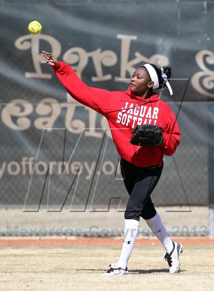 Thumbnail 2 in Horn [Dr. John] vs A&M Consolidated (Forney-North Forney Invitational) photogallery.