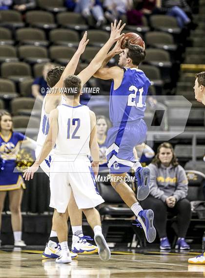 Thumbnail 3 in Covington Catholic vs Newport Central Catholic photogallery.