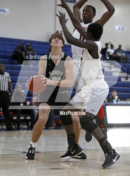 Thumbnail 3 in Brighton vs. Houston (Oseman Insurance Holiday Hoops) photogallery.