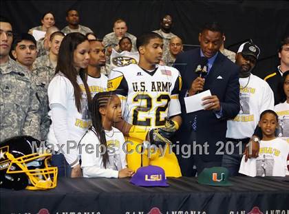 Thumbnail 2 in U.S. Army All-American Bowl (San Antonio) photogallery.