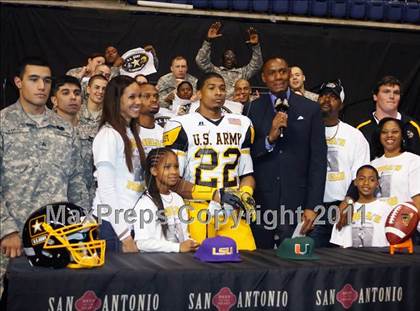 Thumbnail 1 in U.S. Army All-American Bowl (San Antonio) photogallery.