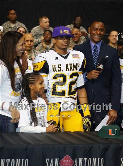 Thumbnail 3 in U.S. Army All-American Bowl (San Antonio) photogallery.