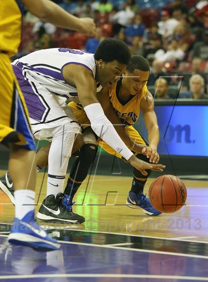 Thumbnail 3 in Sacramento vs. Grant (CIF SJS D-2 Semi Final) photogallery.