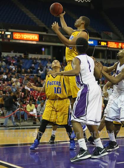 Thumbnail 2 in Sacramento vs. Grant (CIF SJS D-2 Semi Final) photogallery.