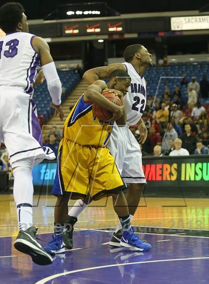 Thumbnail 2 in Sacramento vs. Grant (CIF SJS D-2 Semi Final) photogallery.