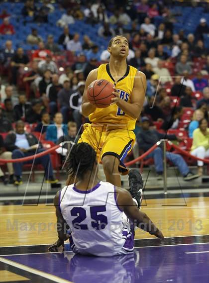 Thumbnail 2 in Sacramento vs. Grant (CIF SJS D-2 Semi Final) photogallery.