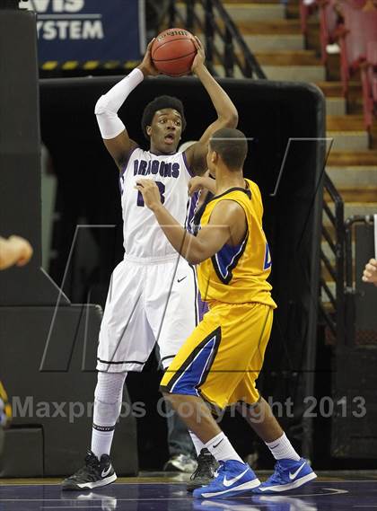 Thumbnail 3 in Sacramento vs. Grant (CIF SJS D-2 Semi Final) photogallery.