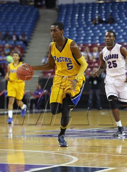 Thumbnail 2 in Sacramento vs. Grant (CIF SJS D-2 Semi Final) photogallery.