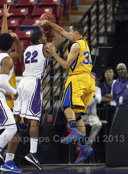 Thumbnail 2 in Sacramento vs. Grant (CIF SJS D-2 Semi Final) photogallery.