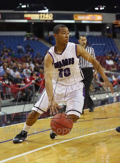Thumbnail 2 in Sacramento vs. Grant (CIF SJS D-2 Semi Final) photogallery.