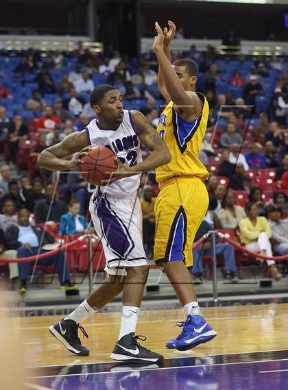 Thumbnail 1 in Sacramento vs. Grant (CIF SJS D-2 Semi Final) photogallery.