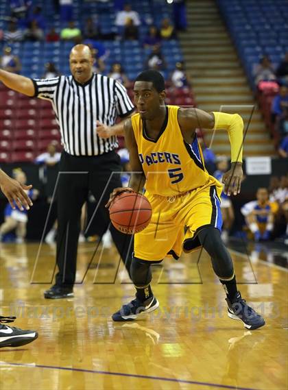 Thumbnail 2 in Sacramento vs. Grant (CIF SJS D-2 Semi Final) photogallery.