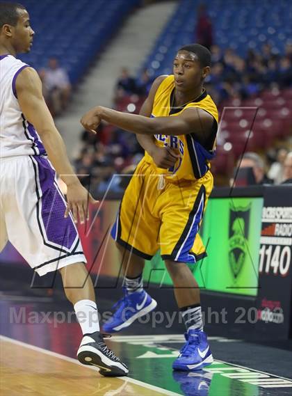 Thumbnail 3 in Sacramento vs. Grant (CIF SJS D-2 Semi Final) photogallery.