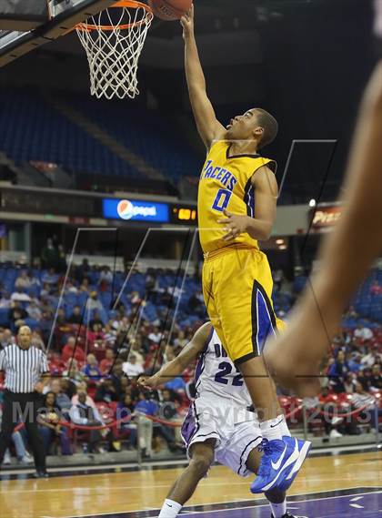Thumbnail 3 in Sacramento vs. Grant (CIF SJS D-2 Semi Final) photogallery.