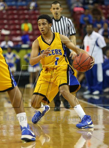 Thumbnail 1 in Sacramento vs. Grant (CIF SJS D-2 Semi Final) photogallery.