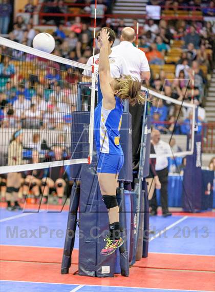 Thumbnail 1 in Dove Creek vs. Fleming (CHSAA 1A Semifinal) photogallery.