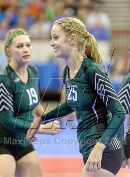 Thumbnail 3 in Dove Creek vs. Fleming (CHSAA 1A Semifinal) photogallery.