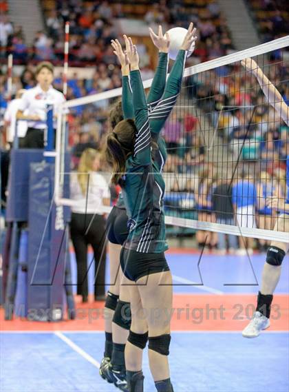 Thumbnail 2 in Dove Creek vs. Fleming (CHSAA 1A Semifinal) photogallery.