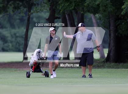 Thumbnail 3 in UIL 2A Golf State Championship photogallery.