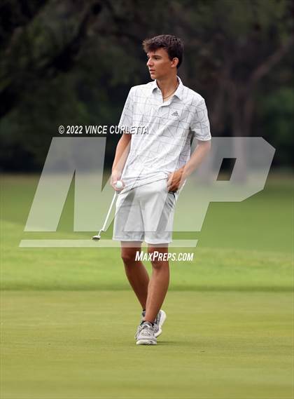 Thumbnail 2 in UIL 2A Golf State Championship photogallery.