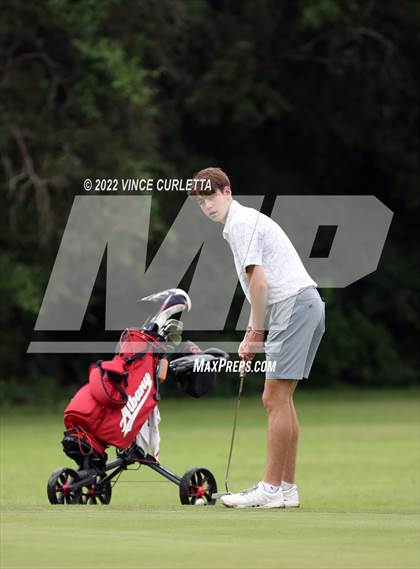 Thumbnail 2 in UIL 2A Golf State Championship photogallery.