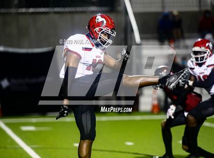 Thumbnail 2 in Manor vs. Weiss photogallery.