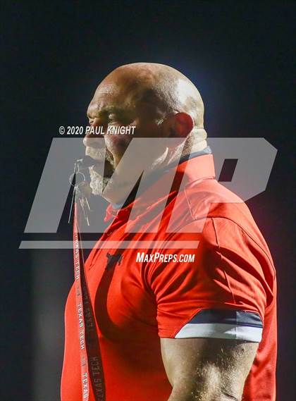 Thumbnail 2 in Manor vs. Weiss photogallery.