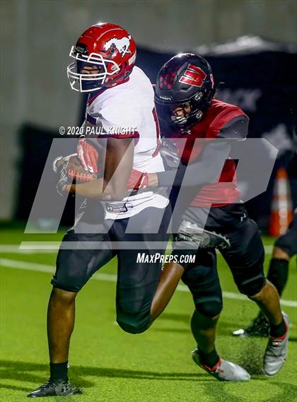 Thumbnail 2 in Manor vs. Weiss photogallery.