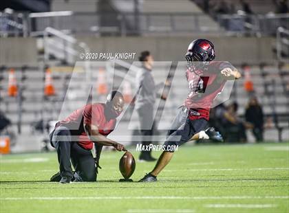 Thumbnail 2 in Manor vs. Weiss photogallery.