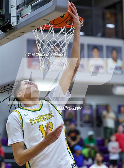 Thumbnail 1 in Brewster Academy National vs. Oak Ridge photogallery.