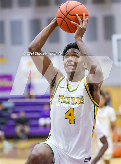 Thumbnail 2 in Brewster Academy National vs. Oak Ridge photogallery.