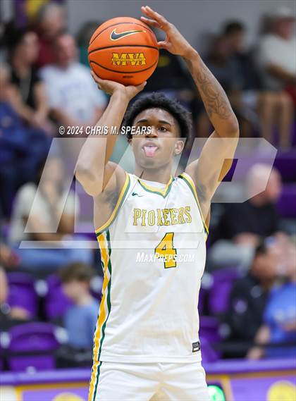 Thumbnail 3 in Brewster Academy National vs. Oak Ridge photogallery.